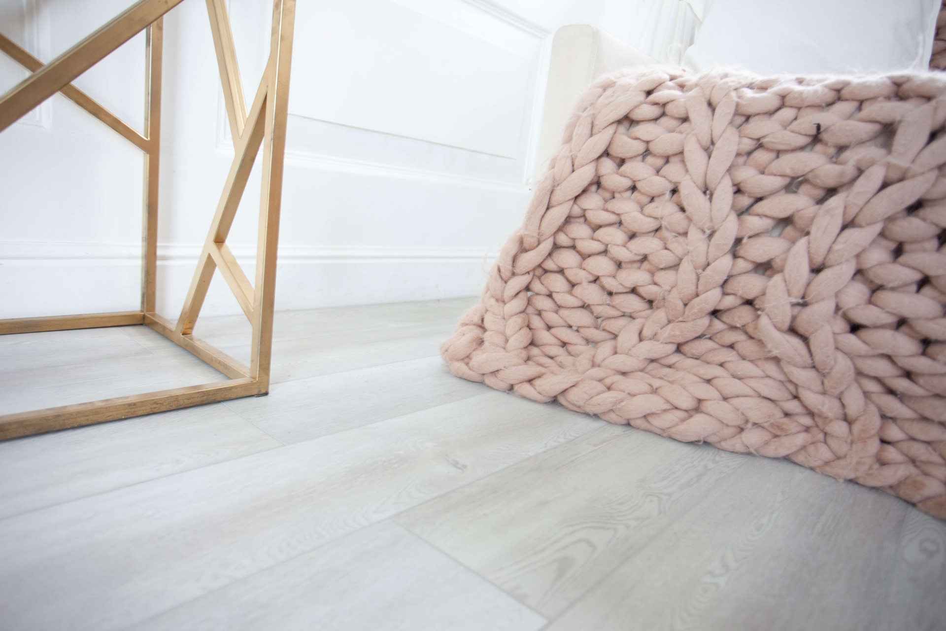 Усовершенствованная кварц-виниловая плитка «Damy Floor» Дуб Зимний (1227*187*2,5 мм) — купить в Белгороде