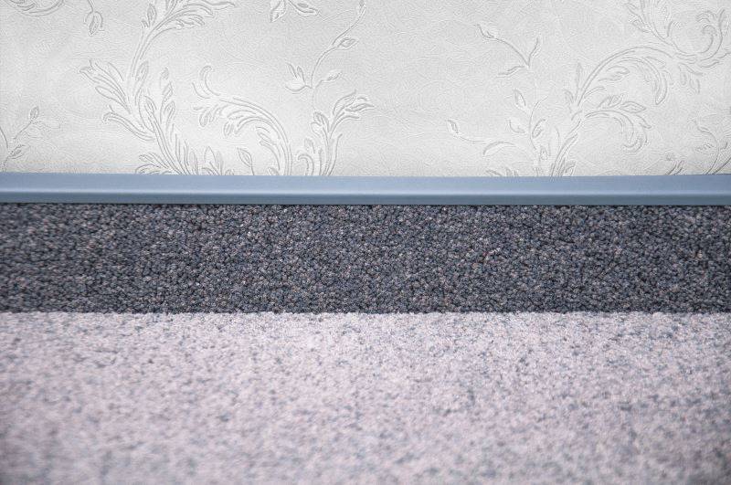 Плинтус для ковролина "Korner" Listwa графит (2500*13,8*50 мм) — купить в Белгороде