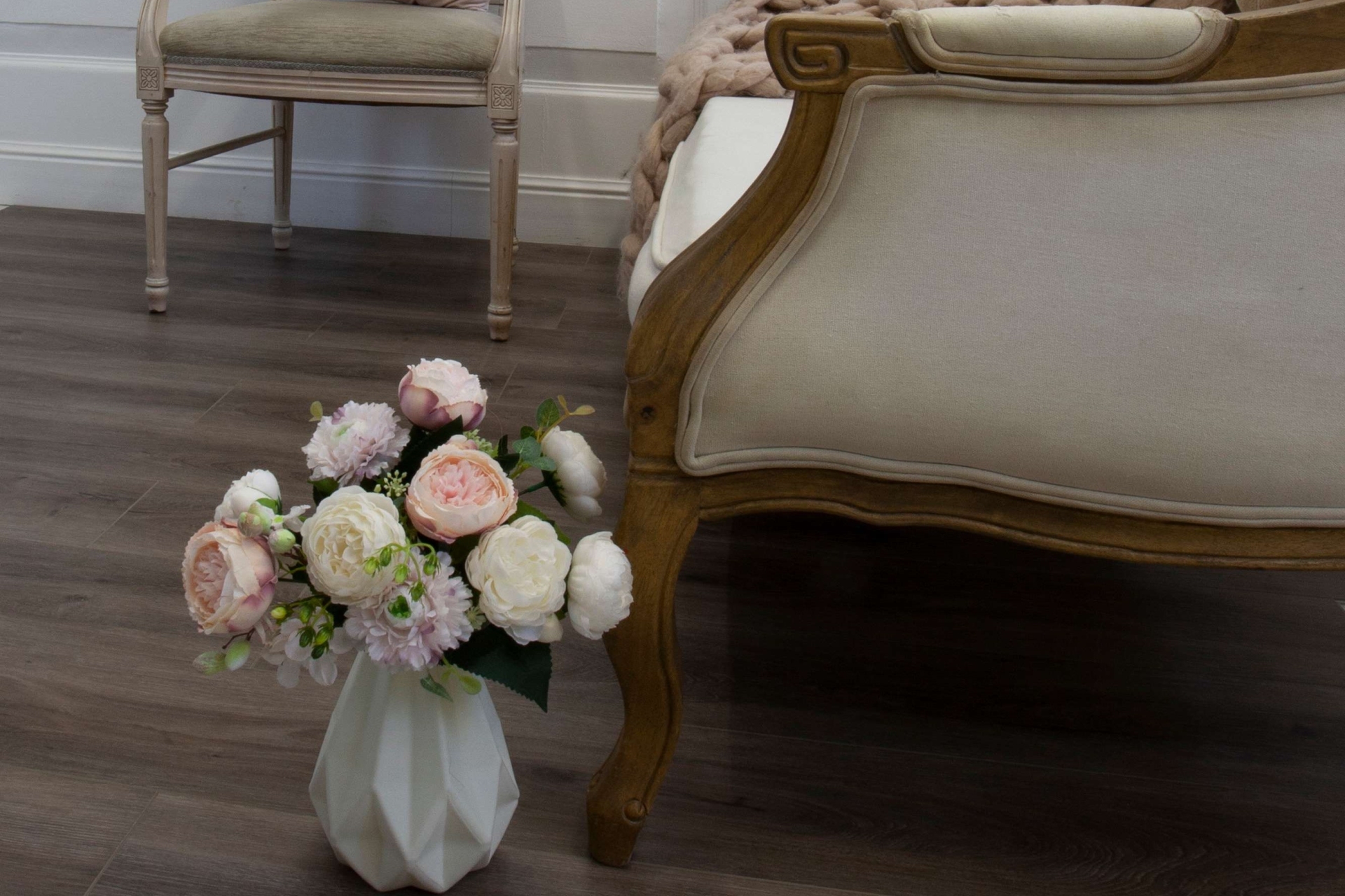 Усовершенствованная кварц-виниловая плитка «Damy Floor» Дуб Кантри (1227*187*2,5 мм) — купить в Белгороде