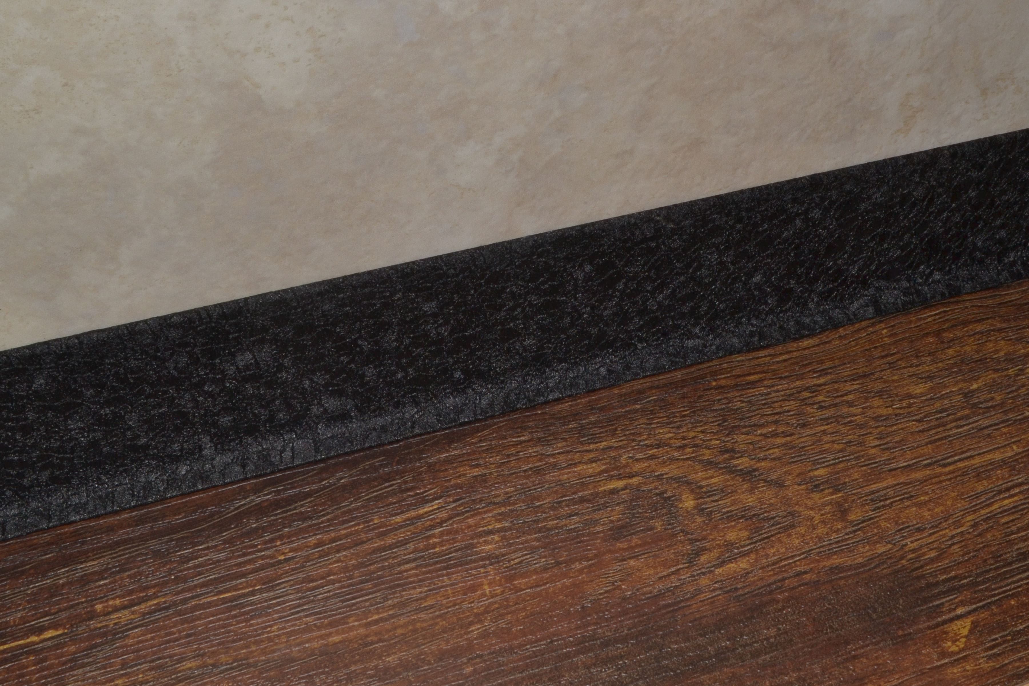 Плинтус алюминиевый L-образный текстура кожи черная (2500*11*60 мм) — купить в Белгороде