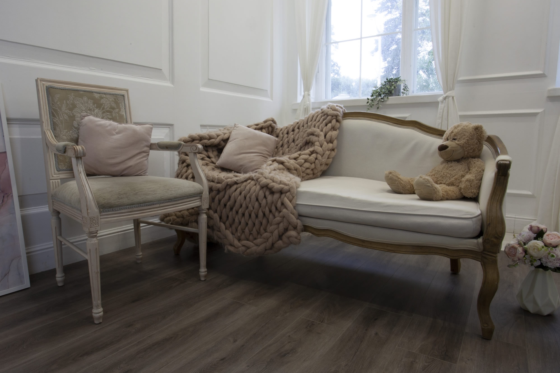 Усовершенствованная кварц-виниловая плитка «Damy Floor» Дуб Кантри (1227*187*2,5 мм) — купить в Белгороде